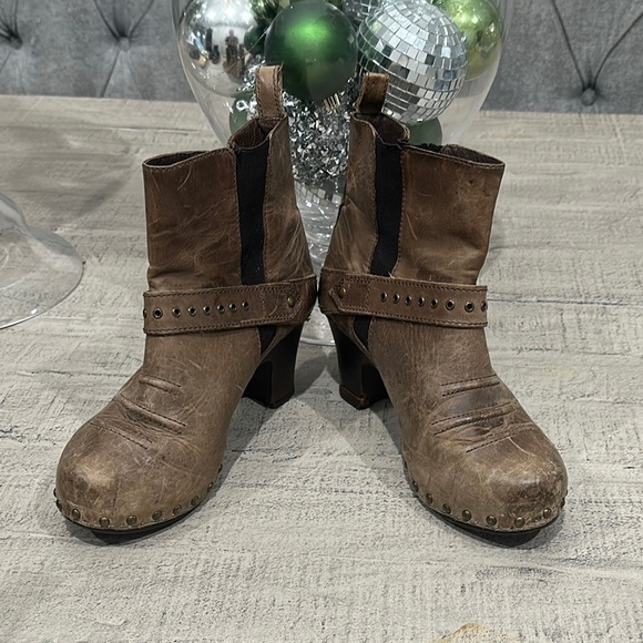 Dansko Brown Heeled Boots with Distressed Leather Finish - Picture 1 of 8